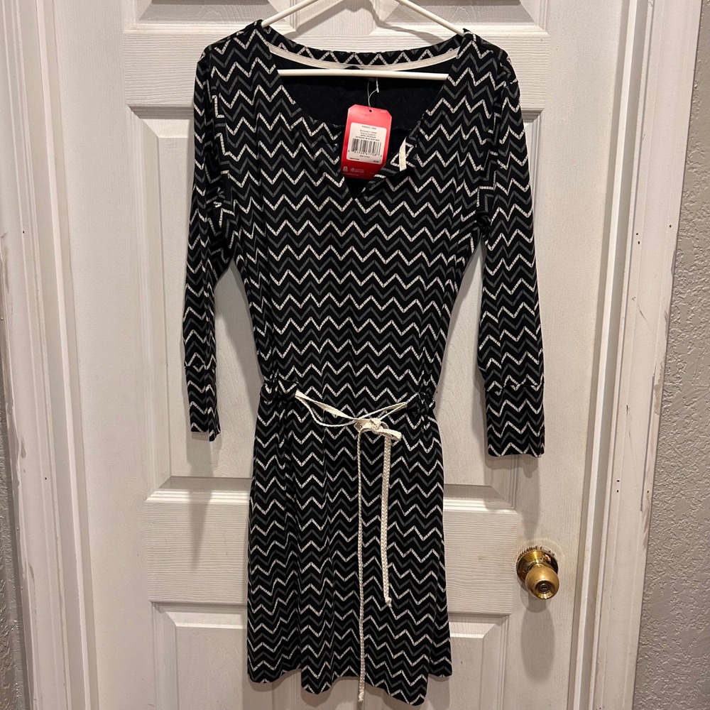 NWT The North Face Starrett Dress Womens‎ Large Black White Chevron Zigzag Print